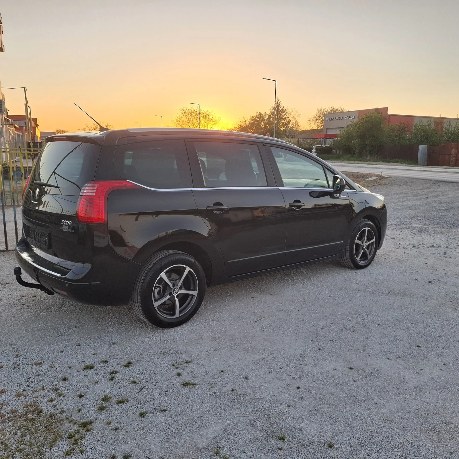 Peugeot 5008 1.6 E-HDI FAMILY, снимка 4 - Автомобили и джипове - 54348352