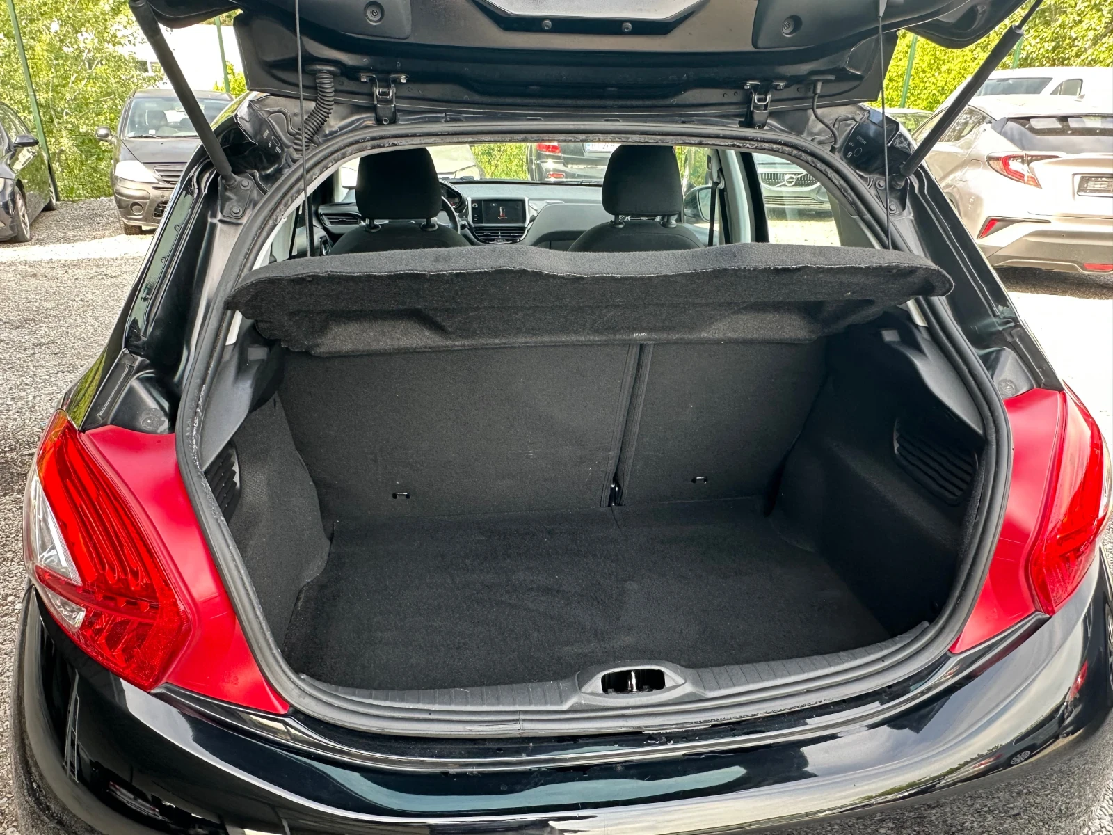 Peugeot 208 1.4HDI-68к.с-ACTIVE-ТЕМПОМАТ, снимка 14 - Автомобили и джипове - 54447883