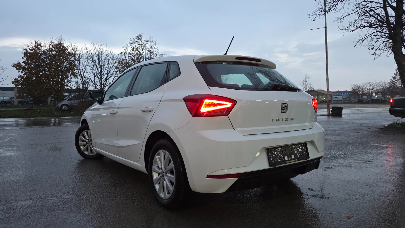 Seat Ibiza ЧИСТО НОВА, снимка 5 - Автомобили и джипове - 54544614