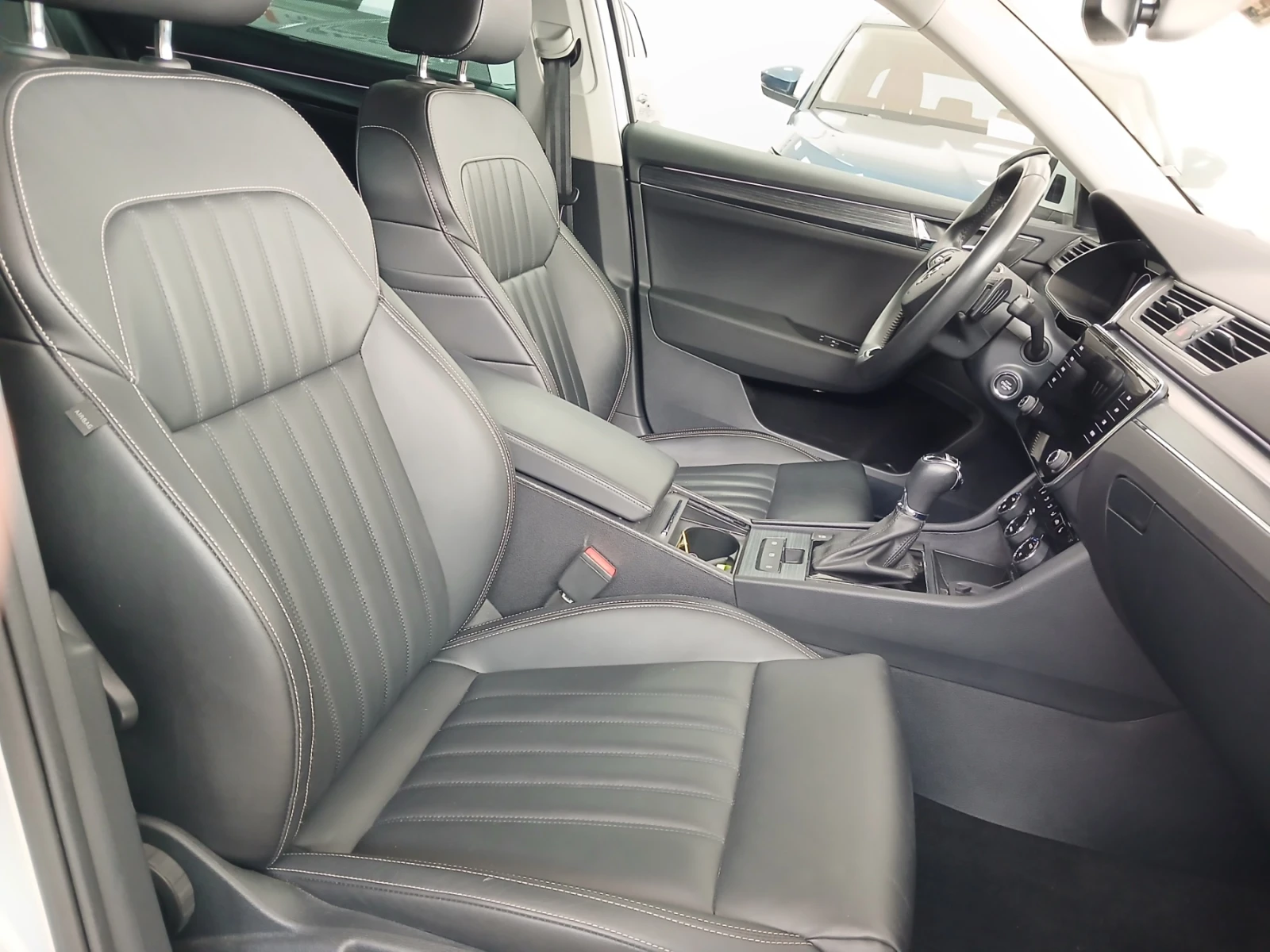 Skoda Superb Style 2, 0 TDI /200 к.с./7DSG, снимка 8 - Автомобили и джипове - 55090177