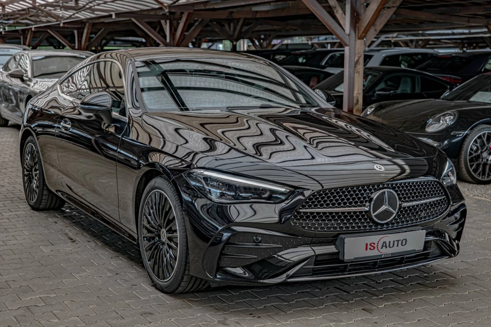 Mercedes-Benz CLE 200 AMG Line/Камера/Амбиент/Карбон/MBUX/Мемори/Панорам, снимка 2 - Автомобили и джипове - 55180723