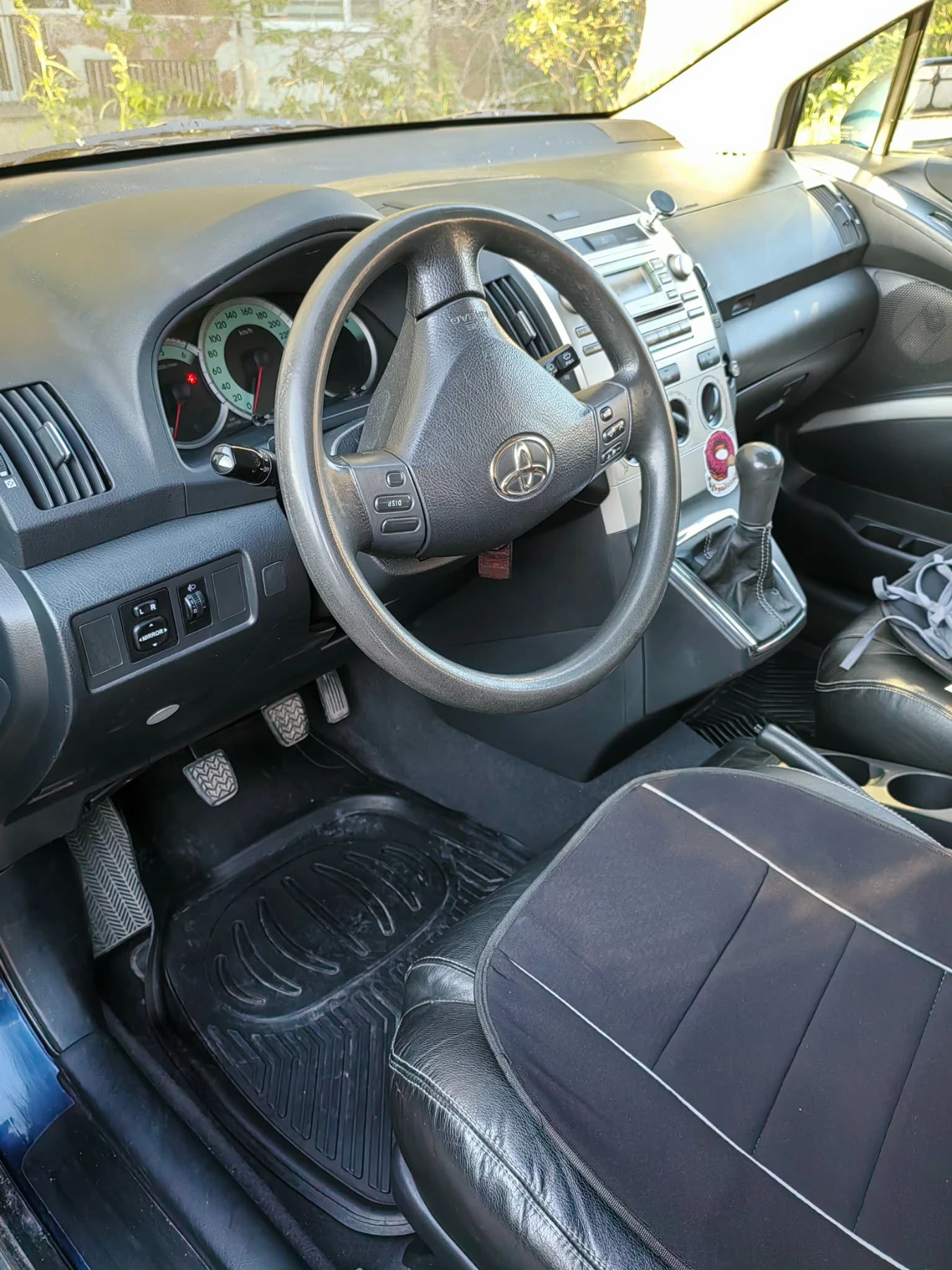 Toyota Corolla verso 2.00D4D, снимка 6 - Автомобили и джипове - 55507414