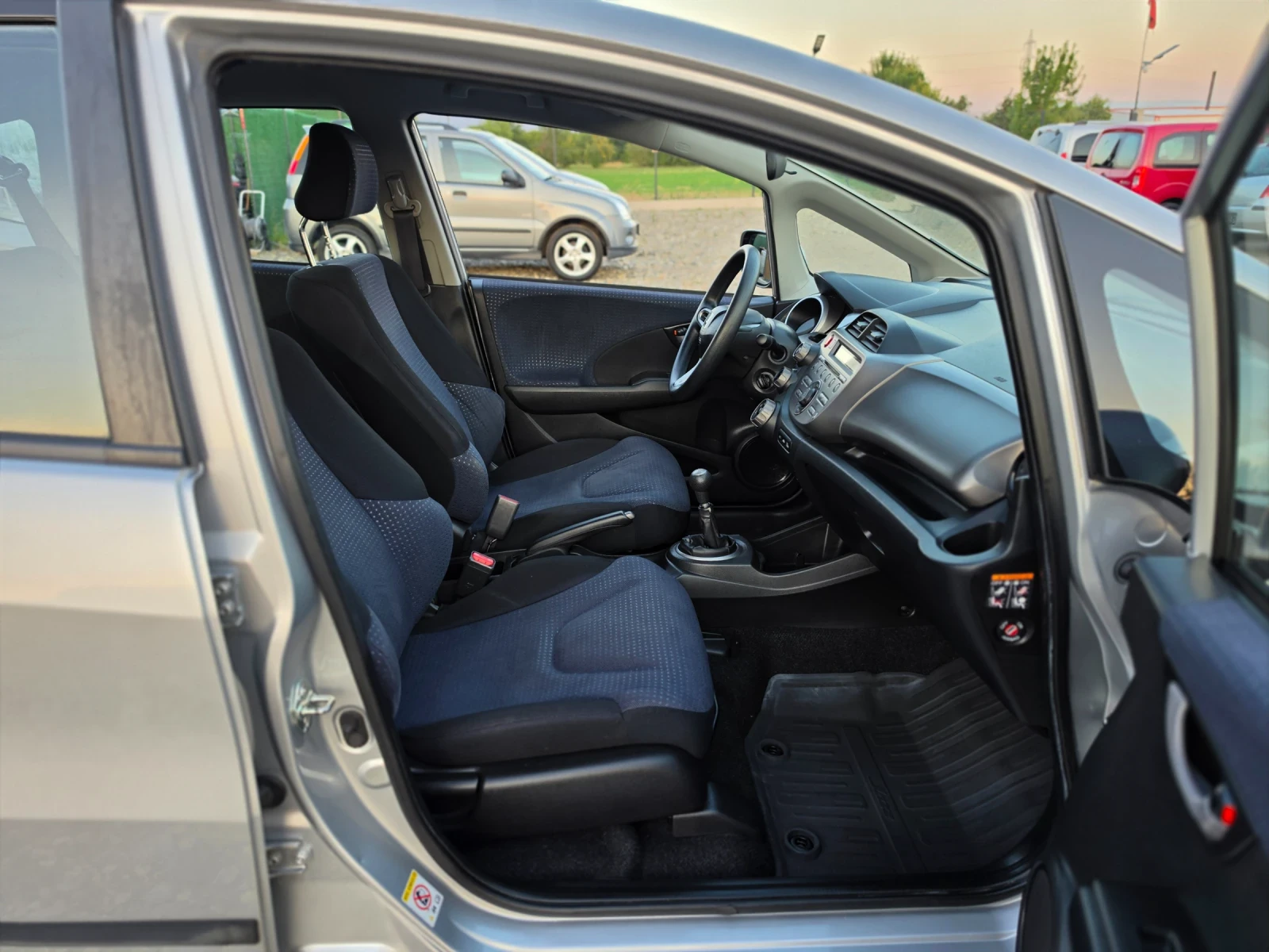 Honda Jazz 1.3I 90 150 km, снимка 13 - Автомобили и джипове - 55627837