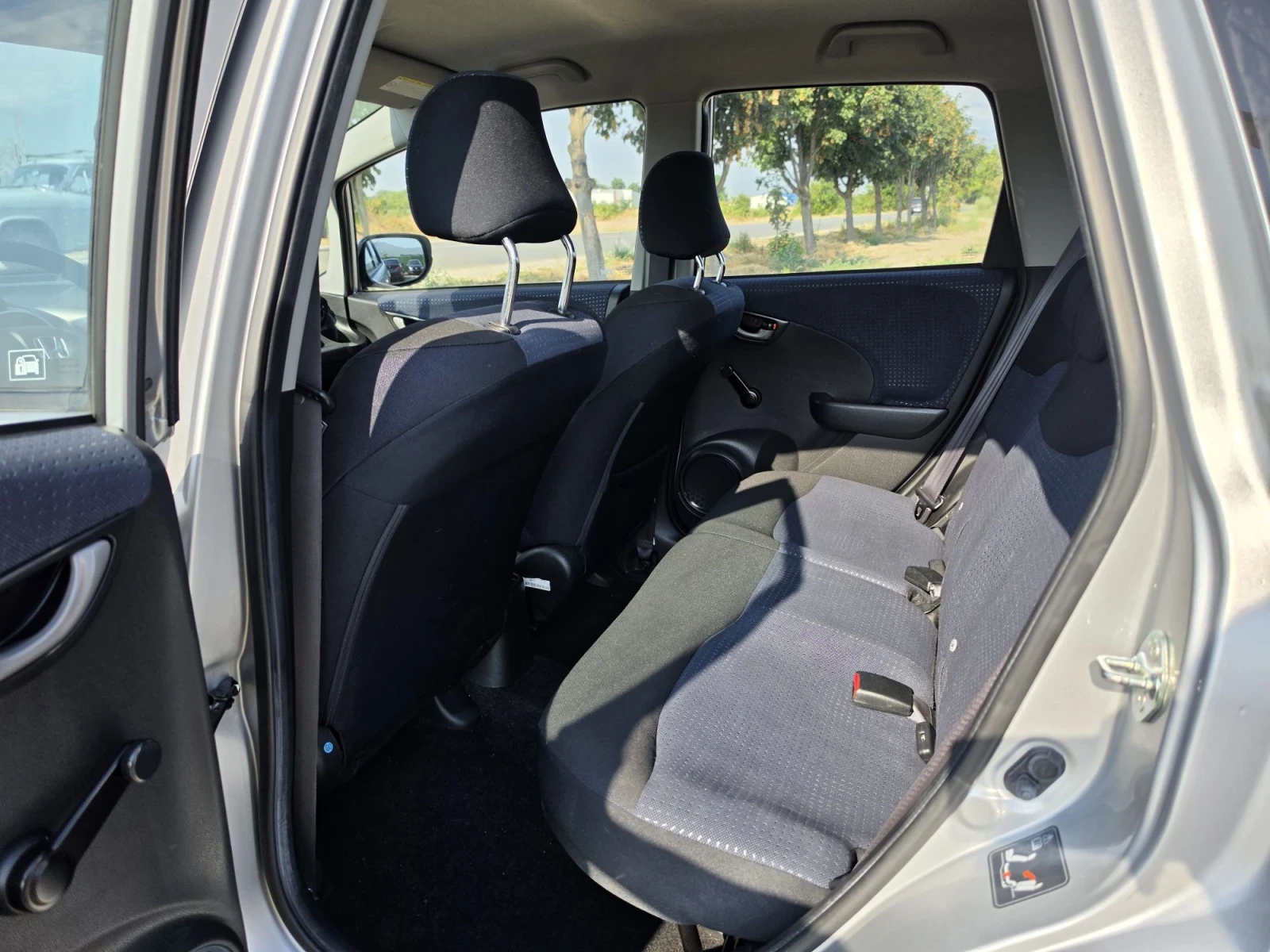 Honda Jazz 1.3I 90 138 km, снимка 15 - Автомобили и джипове - 55627837