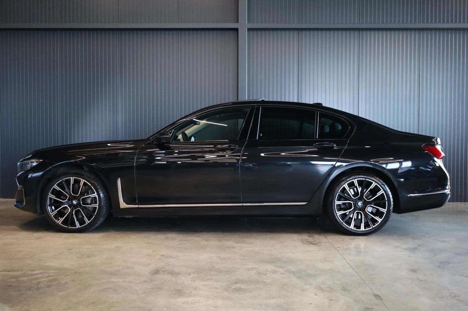 BMW 740 * INDIVIDUAL* XDRIVE* LASER LIGHTS* 360* , снимка 3 - Автомобили и джипове - 55884638