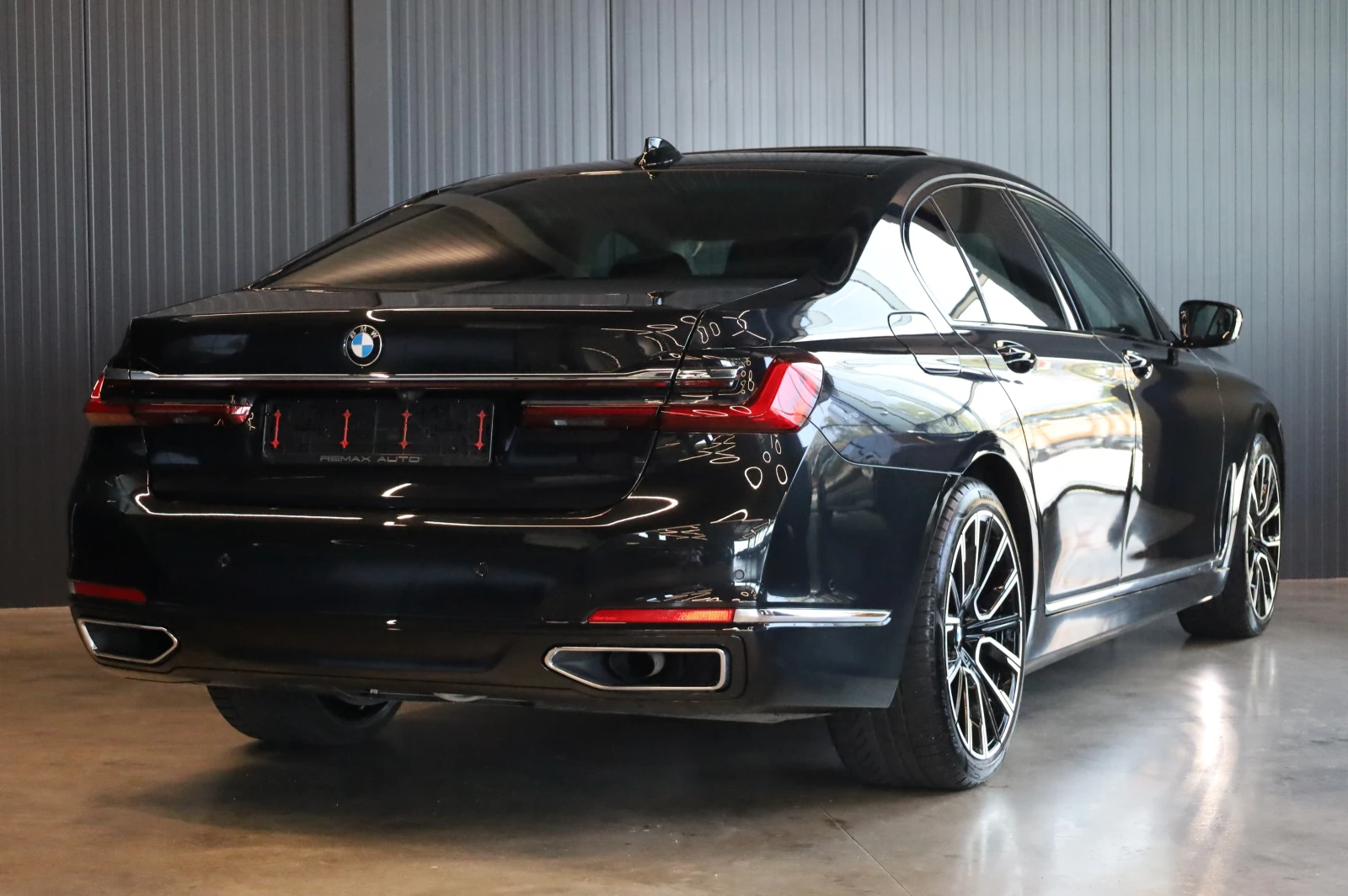 BMW 740 * INDIVIDUAL* XDRIVE* LASER LIGHTS* 360* , снимка 7 - Автомобили и джипове - 55884638