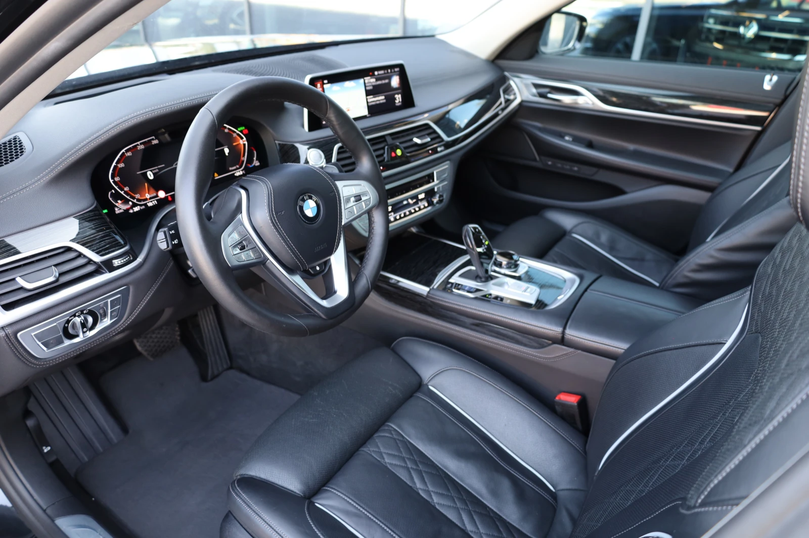BMW 740 * INDIVIDUAL* XDRIVE* LASER LIGHTS* 360* , снимка 8 - Автомобили и джипове - 55884638