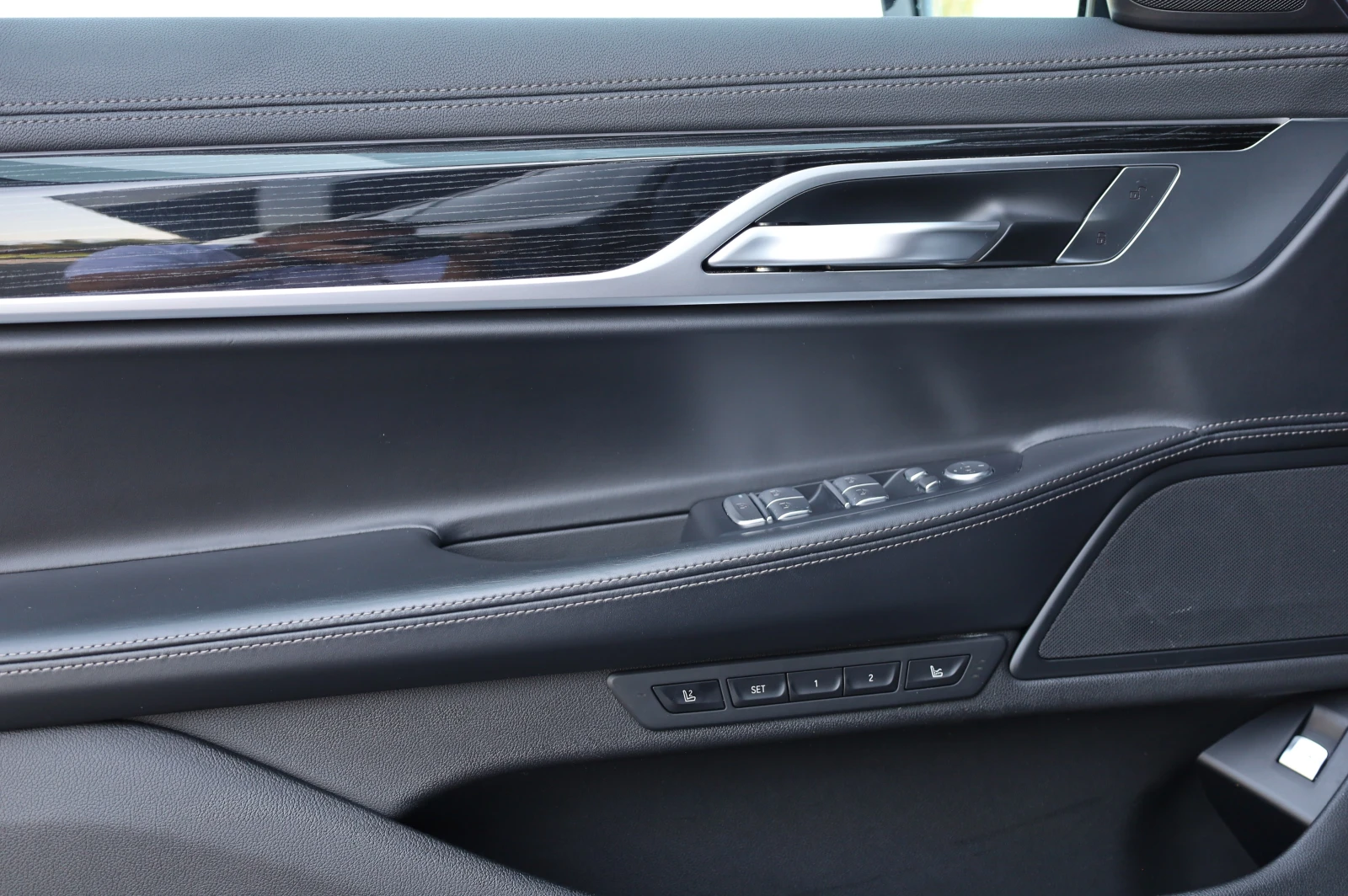 BMW 740 * INDIVIDUAL* XDRIVE* LASER LIGHTS* 360* , снимка 13 - Автомобили и джипове - 55884638
