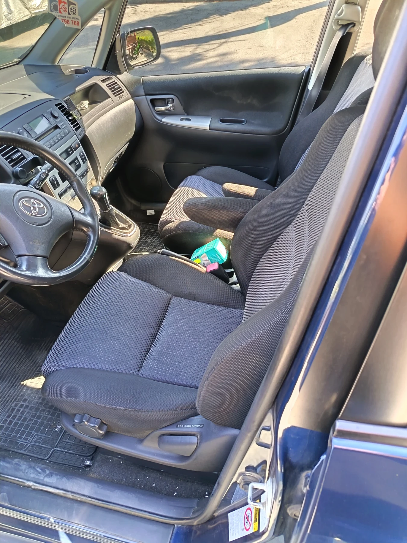 Toyota Corolla verso 2.0 TD, снимка 4 - Автомобили и джипове - 56139232