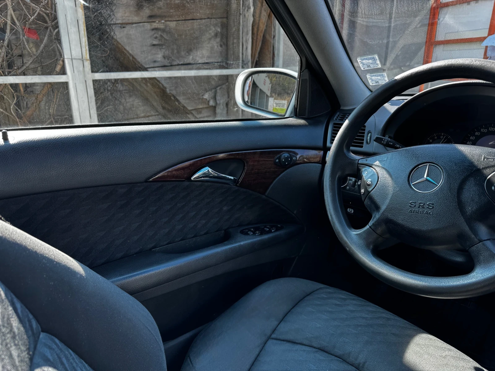Mercedes-Benz E 220, снимка 7 - Автомобили и джипове - 56245733