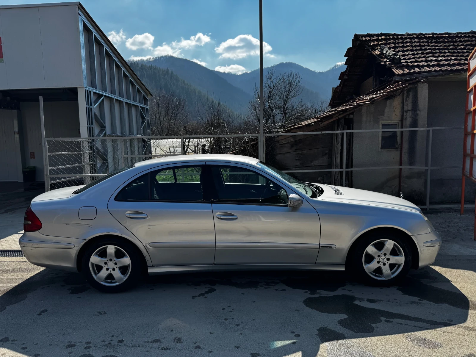 Mercedes-Benz E 220, снимка 2 - Автомобили и джипове - 56245733