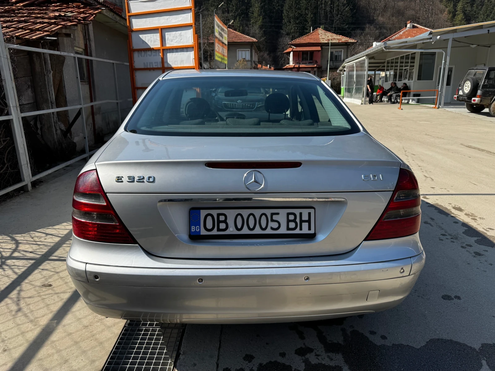 Mercedes-Benz E 220, снимка 4 - Автомобили и джипове - 56245733