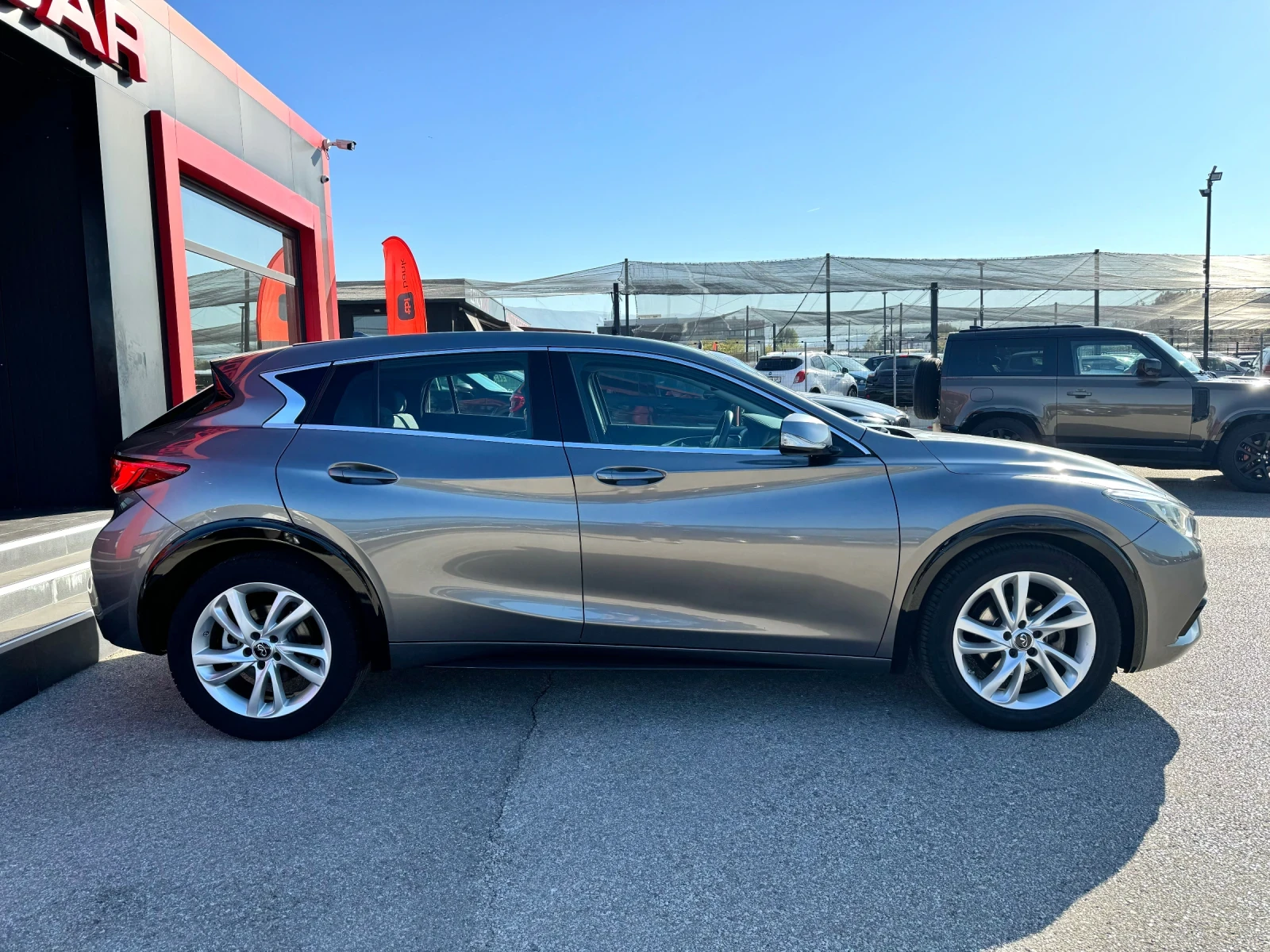 Infiniti Q30 1.5D-AUT-NAVI-LANE ASSIST-ПОДГРЕВ - изображение 6