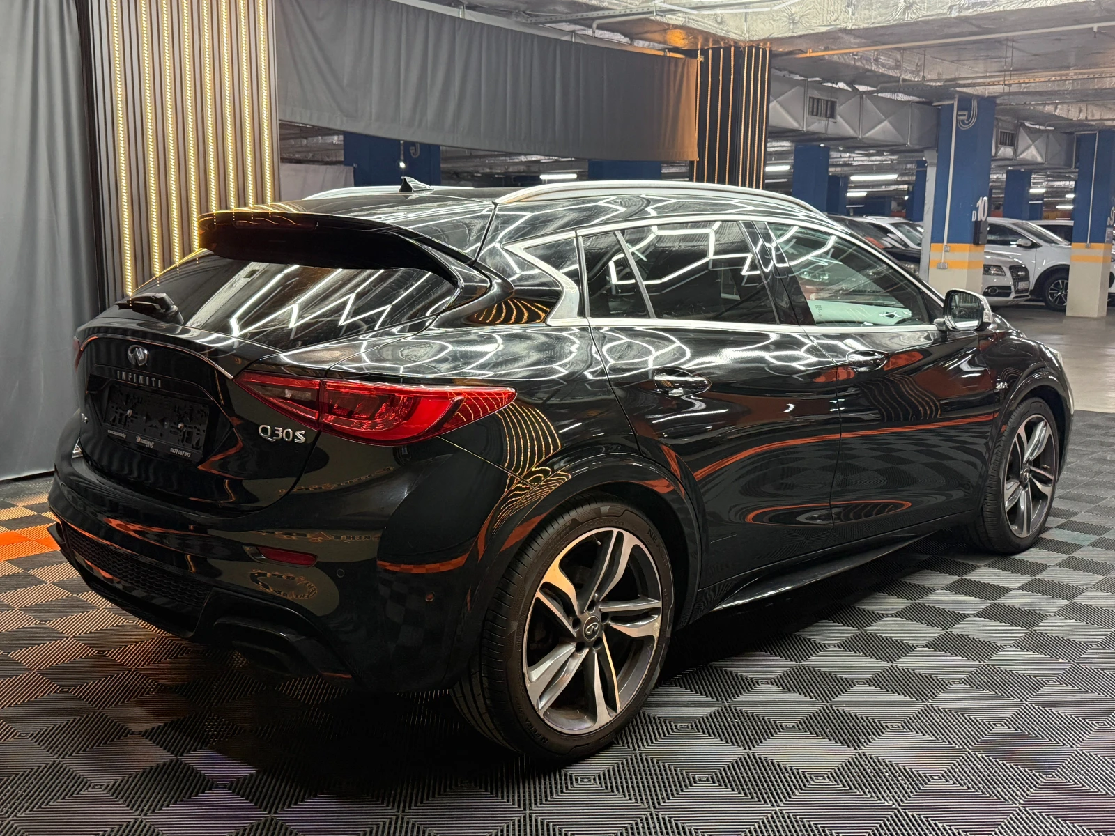 Infiniti Q30 S 2.0i 211 к.с./ГАРАНЦИЯ/БАРТЕР/ЛИЗИНГ/КОМЕНТАР, снимка 4 - Автомобили и джипове - 52175697