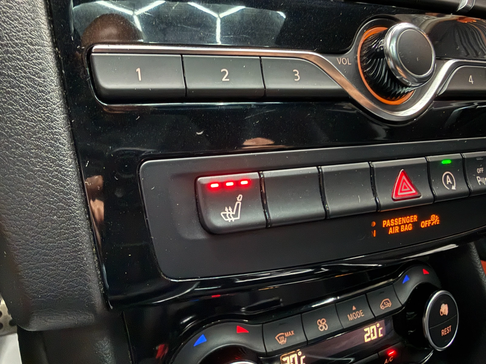 Infiniti Q30 S 2.0i 211 к.с./ГАРАНЦИЯ/БАРТЕР/ЛИЗИНГ/КОМЕНТАР, снимка 12 - Автомобили и джипове - 52175697