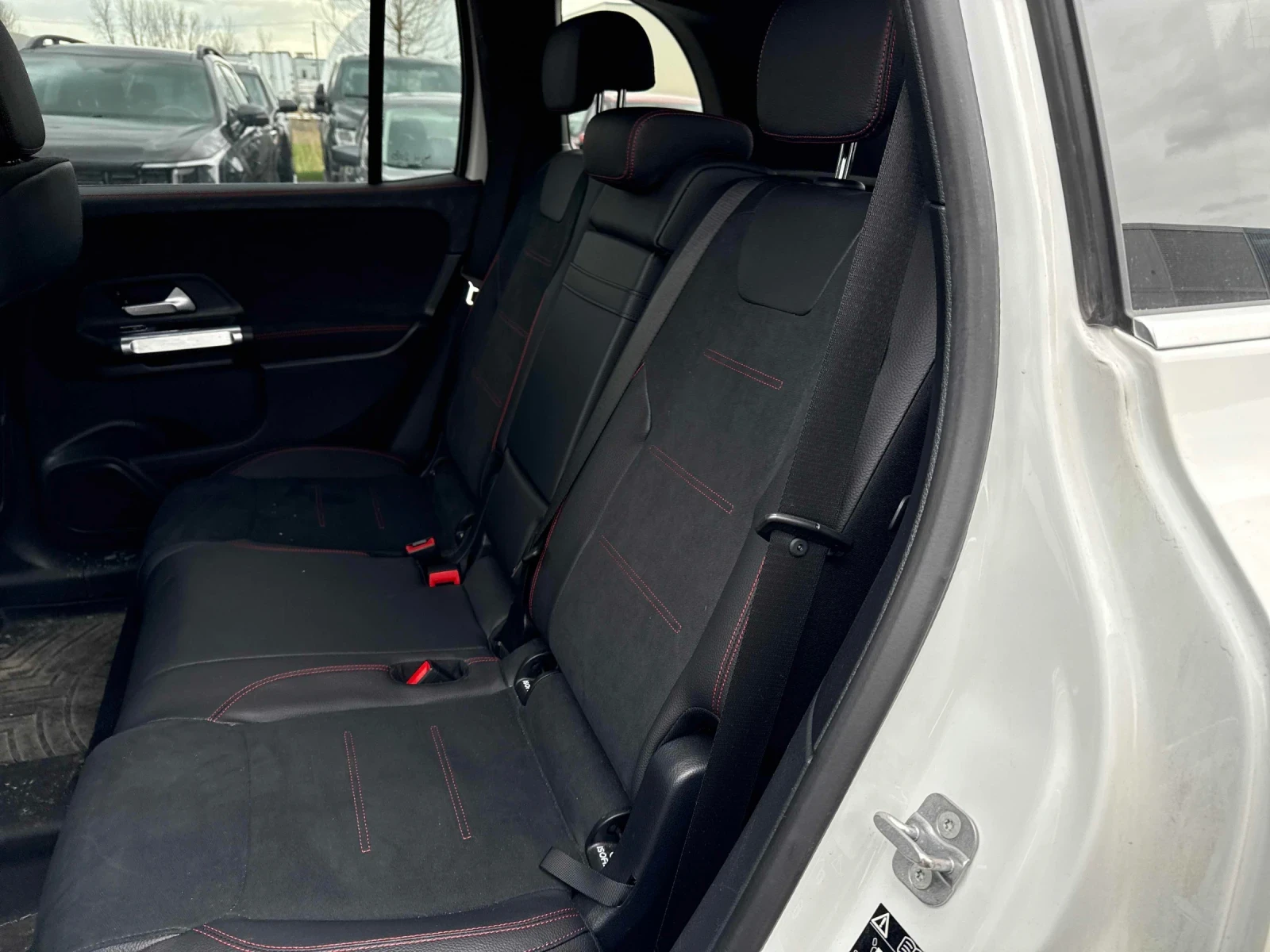 Mercedes-Benz GLB 250 CARFAX * АВТОКРЕДИТ * ПРОГНОЗНА ЦЕНА ДО БГ, снимка 10 - Автомобили и джипове - 54512757