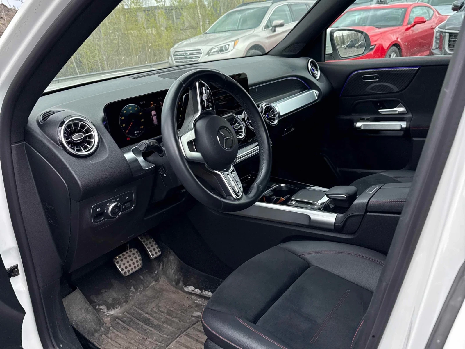 Mercedes-Benz GLB 250 CARFAX * АВТОКРЕДИТ * ПРОГНОЗНА ЦЕНА ДО БГ, снимка 6 - Автомобили и джипове - 54512757