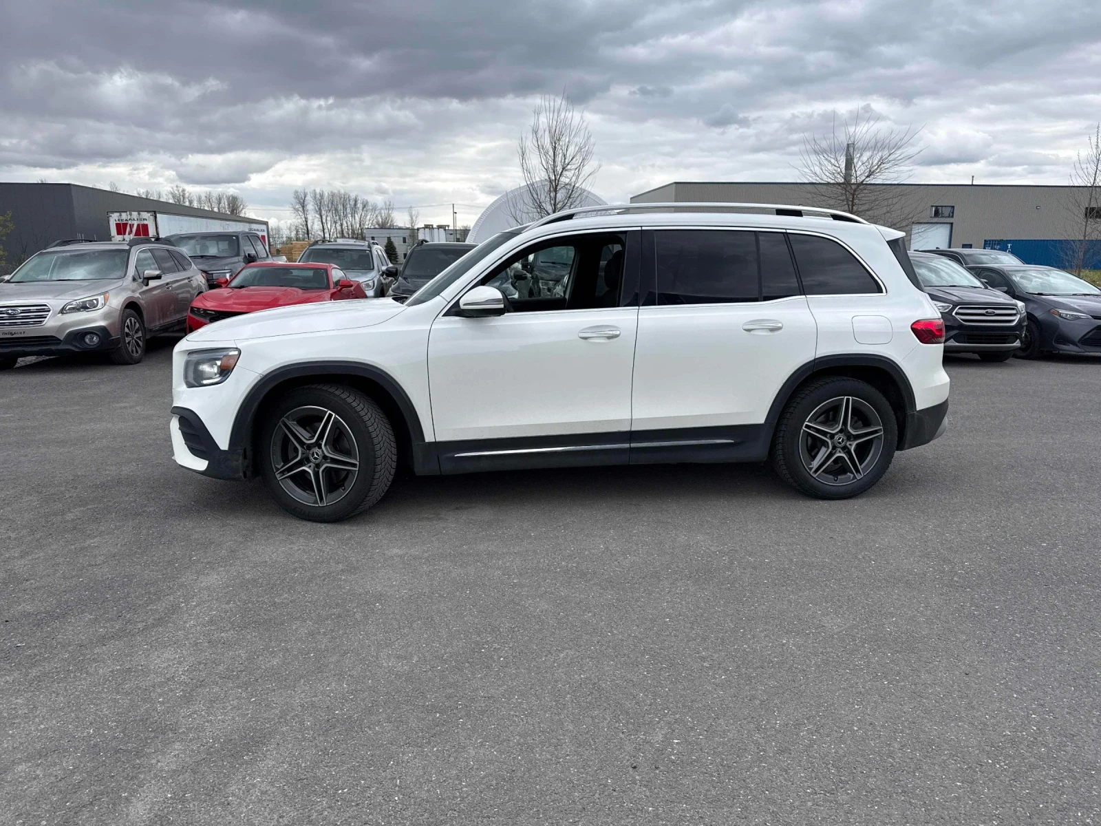 Mercedes-Benz GLB 250 CARFAX * АВТОКРЕДИТ * ПРОГНОЗНА ЦЕНА ДО БГ, снимка 2 - Автомобили и джипове - 54512757