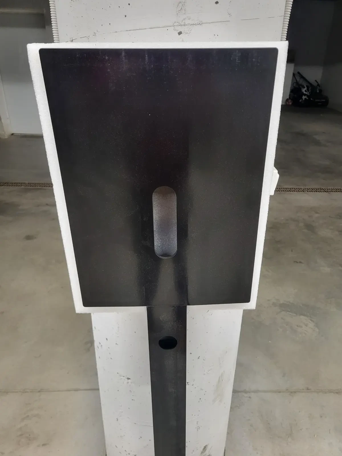 Стойка за зарядна станция, снимка 2 - Части - 53961655