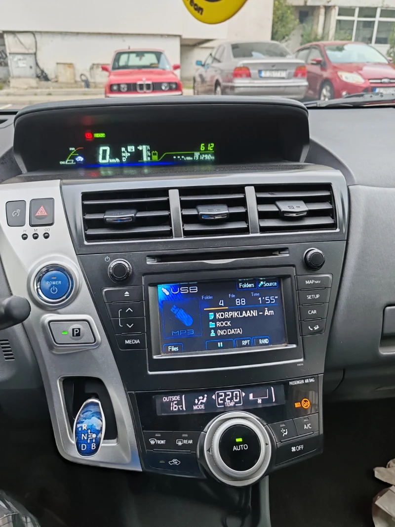 Toyota Prius, снимка 10 - Автомобили и джипове - 51990735