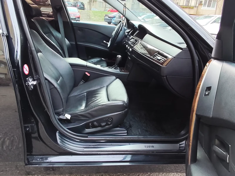 BMW 530 3.0D !КОЖА! * КЛИМАТРОНИК* НАВИ FULL !ТОП!, снимка 9 - Автомобили и джипове - 53482230