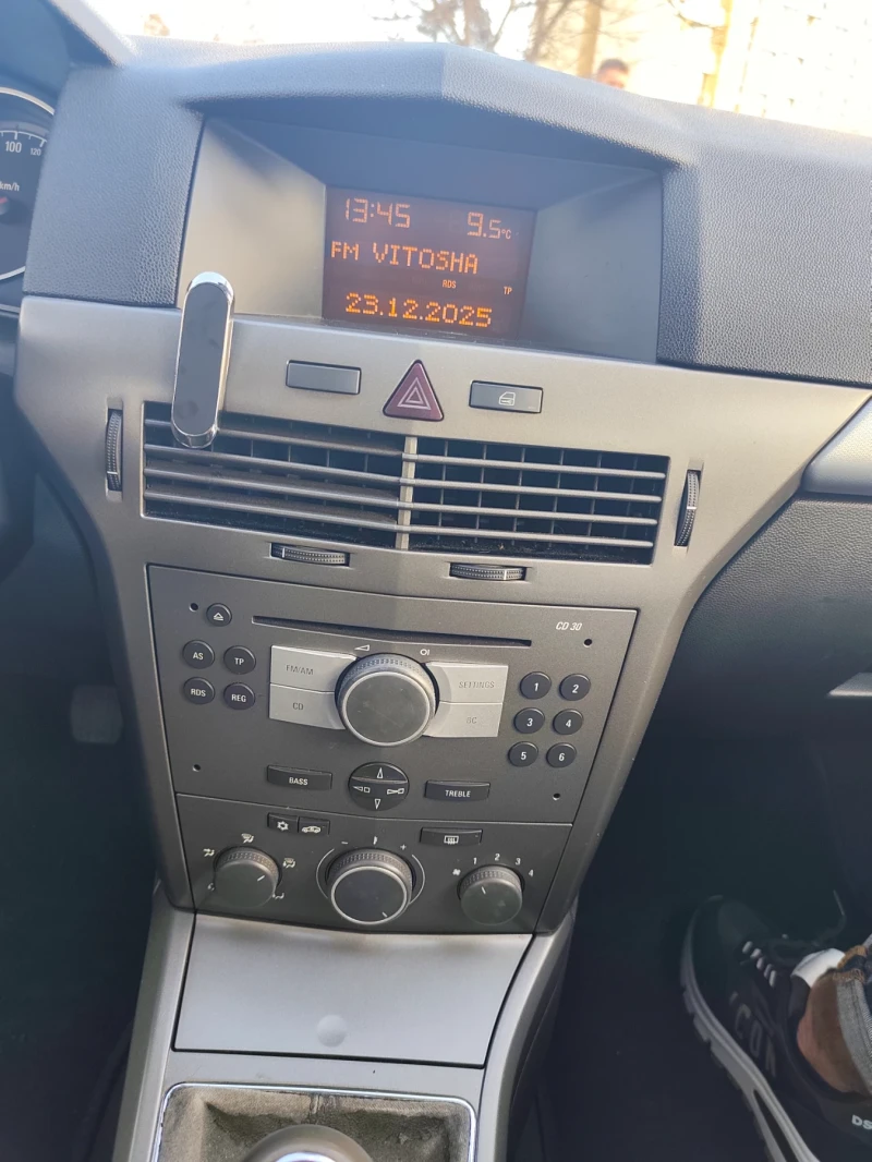 Opel Astra 1.7 CDTI * КЛИМАТРОНИК* !ТОП!, снимка 14 - Автомобили и джипове - 52935727