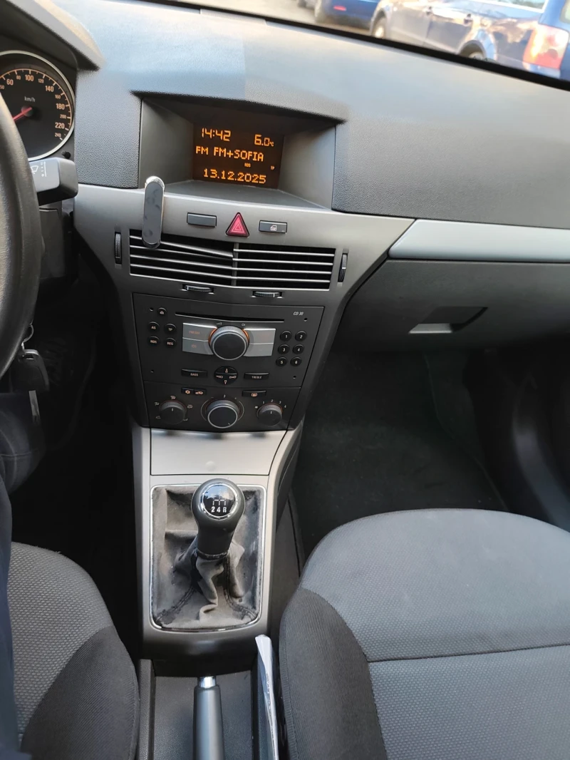 Opel Astra 1.7 CDTI * КЛИМАТРОНИК* !ТОП!, снимка 13 - Автомобили и джипове - 52792794