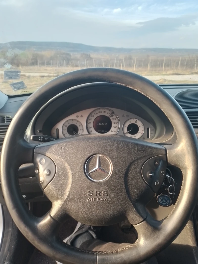 Mercedes-Benz E 270 2.7 CDI Avantgarde , снимка 4 - Автомобили и джипове - 52836843