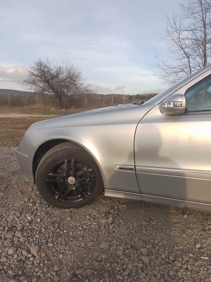 Mercedes-Benz E 270 2.7 CDI Avantgarde , снимка 12 - Автомобили и джипове - 52836843