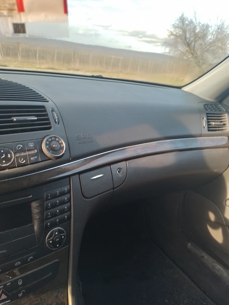 Mercedes-Benz E 270 2.7 CDI Avantgarde , снимка 2 - Автомобили и джипове - 52836843