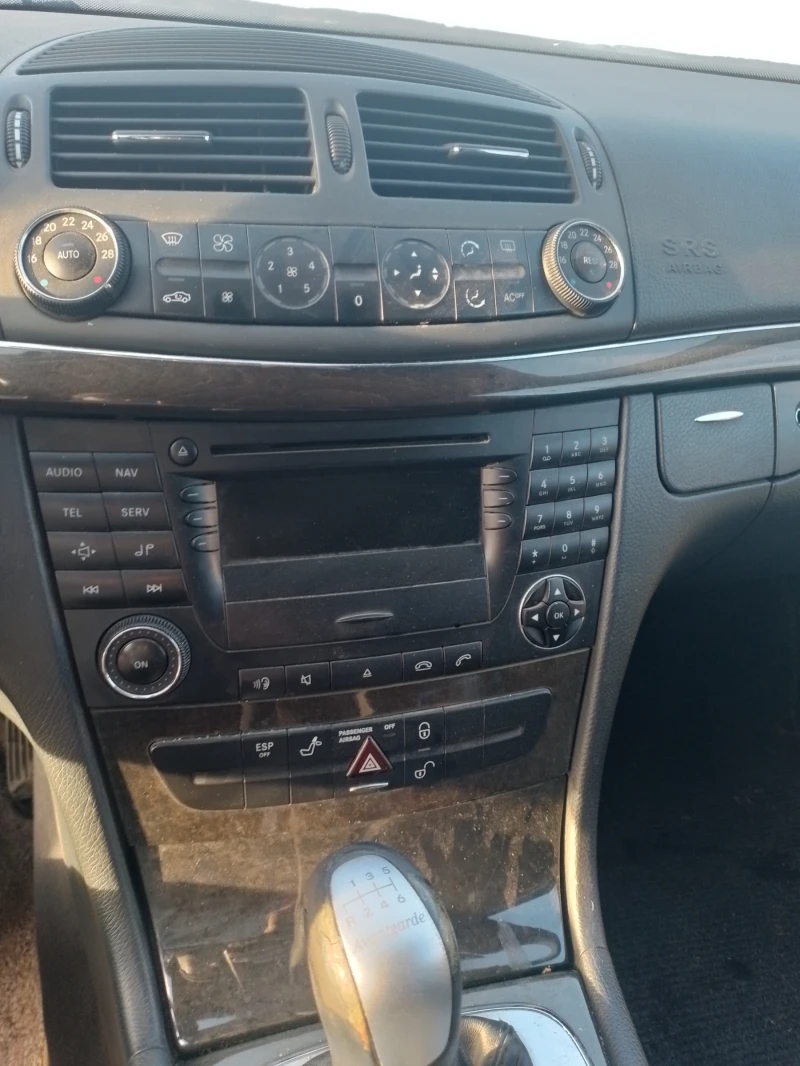 Mercedes-Benz E 270 2.7 CDI Avantgarde , снимка 3 - Автомобили и джипове - 52836843