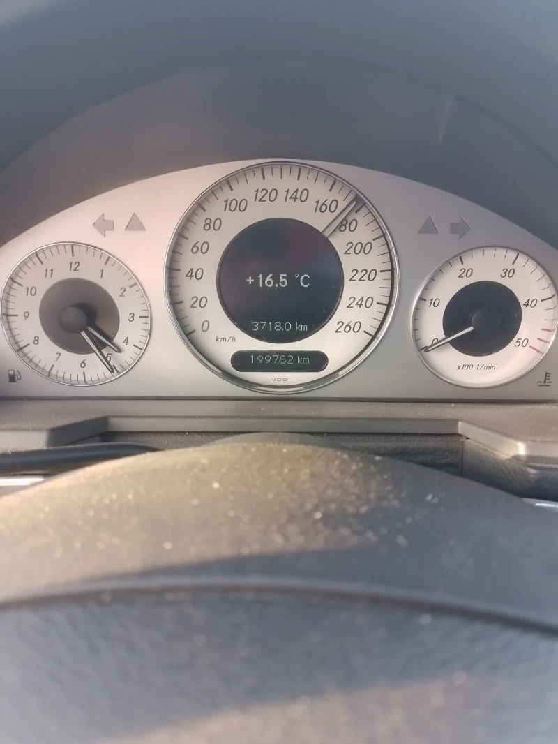 Mercedes-Benz E 270 2.7 CDI Avantgarde , снимка 5 - Автомобили и джипове - 52836843