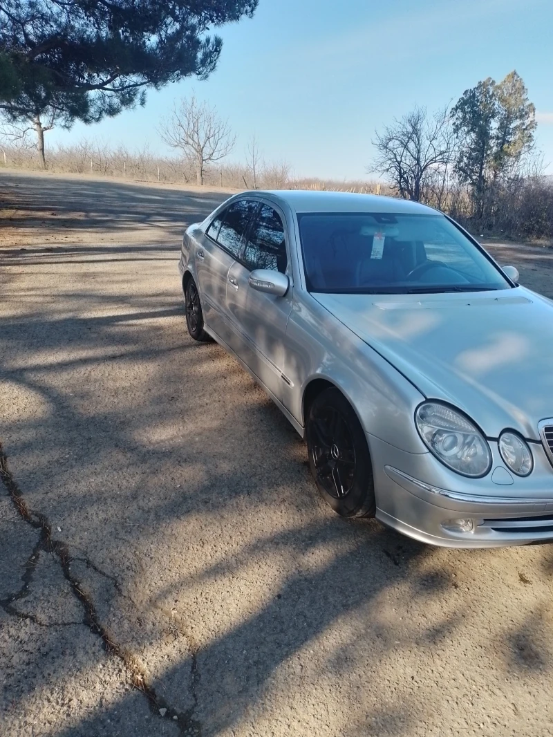 Mercedes-Benz E 270 2.7 CDI Avantgarde , снимка 3 - Автомобили и джипове - 52836843