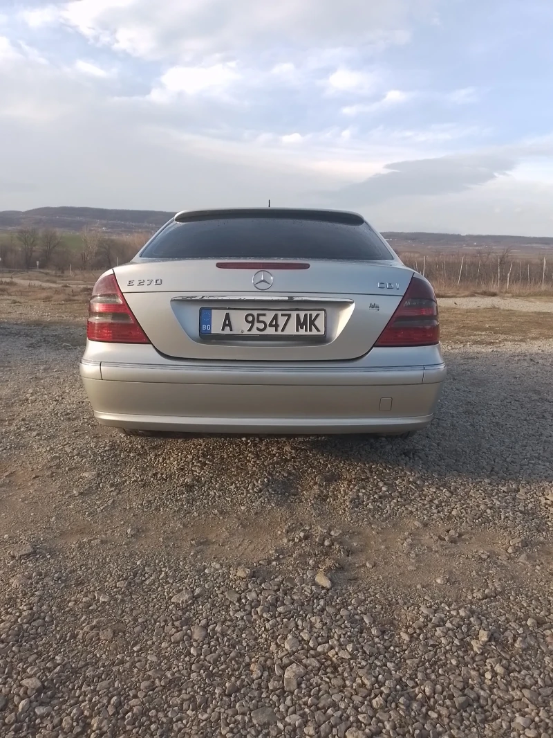 Mercedes-Benz E 270 2.7 CDI Avantgarde , снимка 8 - Автомобили и джипове - 52836843