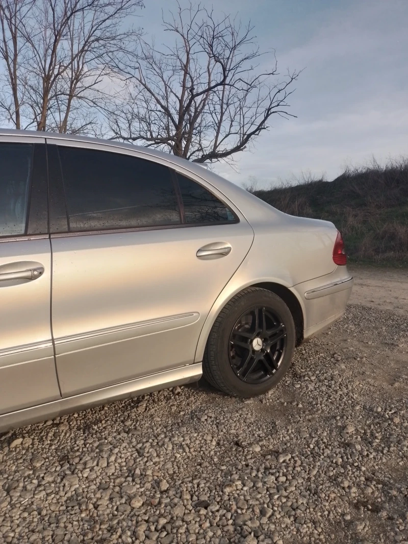 Mercedes-Benz E 270 2.7 CDI Avantgarde , снимка 11 - Автомобили и джипове - 52836843
