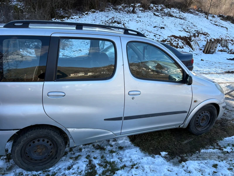 Toyota Yaris verso, снимка 4 - Автомобили и джипове - 53118375