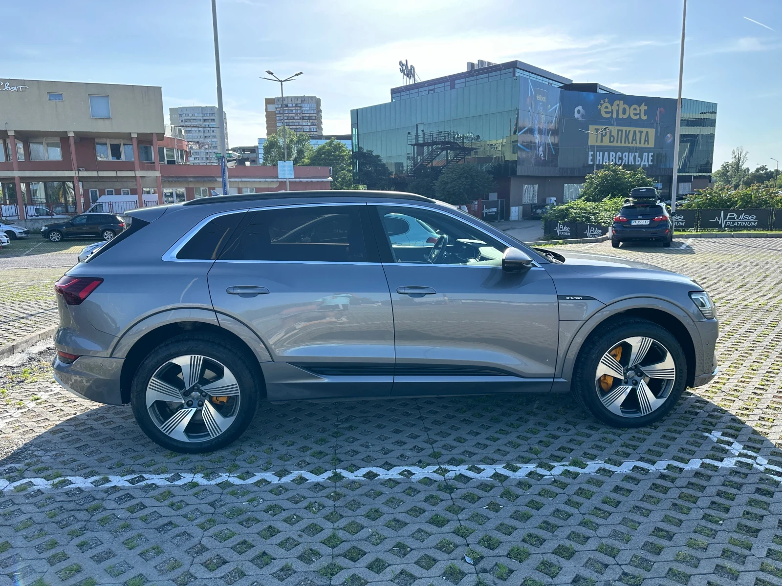 Audi E-Tron E-tron Q8 55 Quattro  - изображение 5