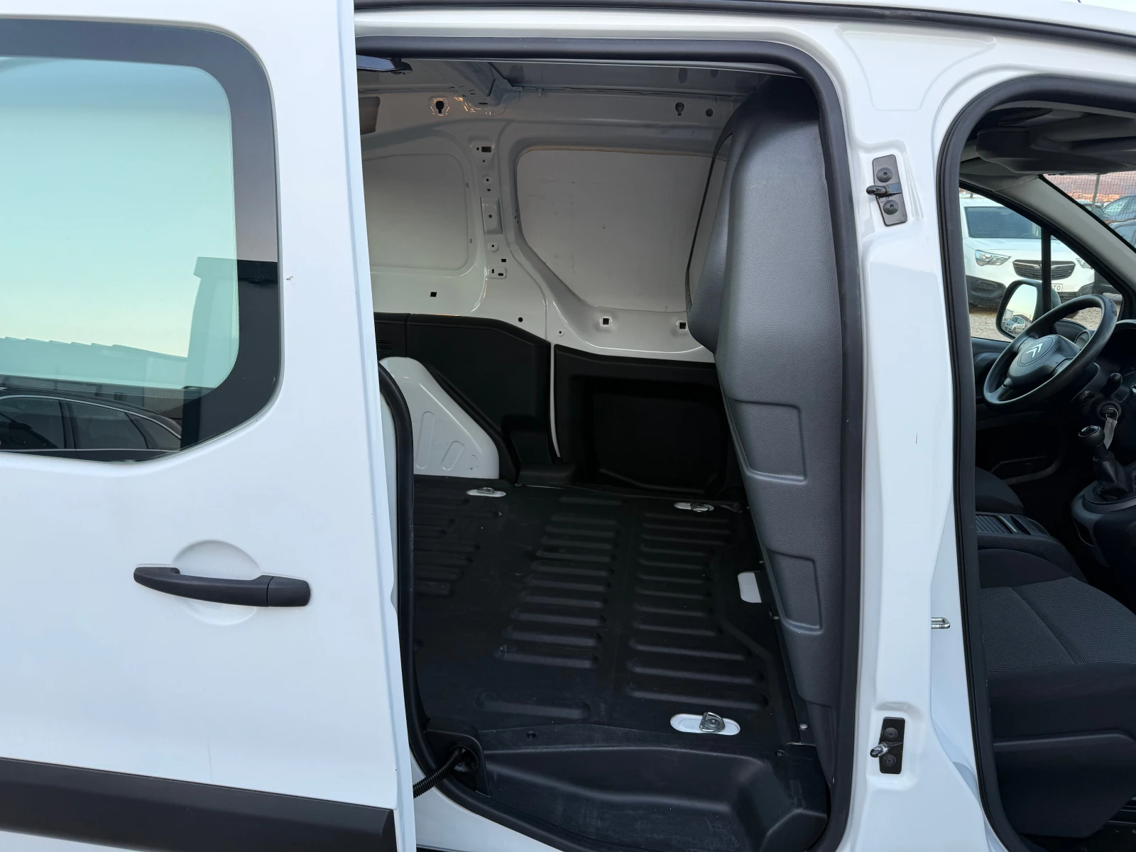 Citroen Berlingo 1.6HDI/NAV/PDC/SERVICE BOOK/EURO6 | Mobile.bg   12