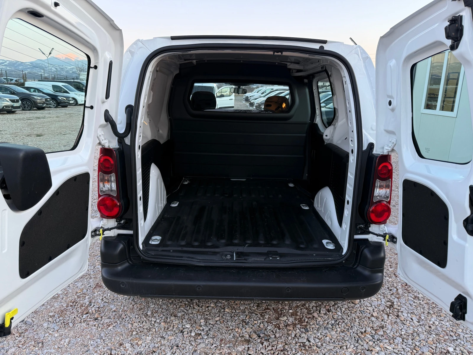 Citroen Berlingo 1.6HDI/NAV/PDC/SERVICE BOOK/EURO6 | Mobile.bg   13