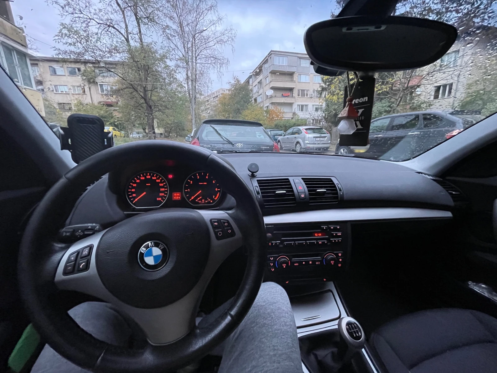 BMW 118  - изображение 8