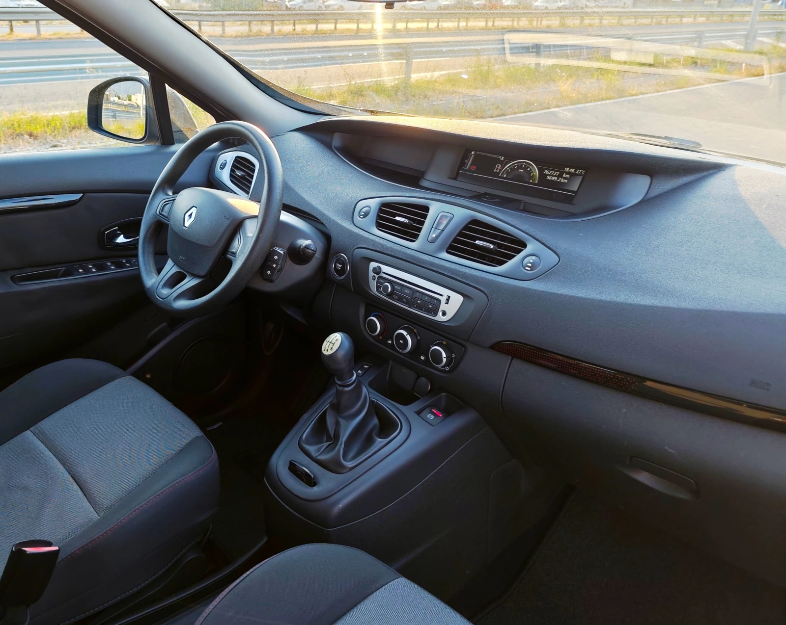 Renault Scenic 1.5dci Х-MOD - изображение 8