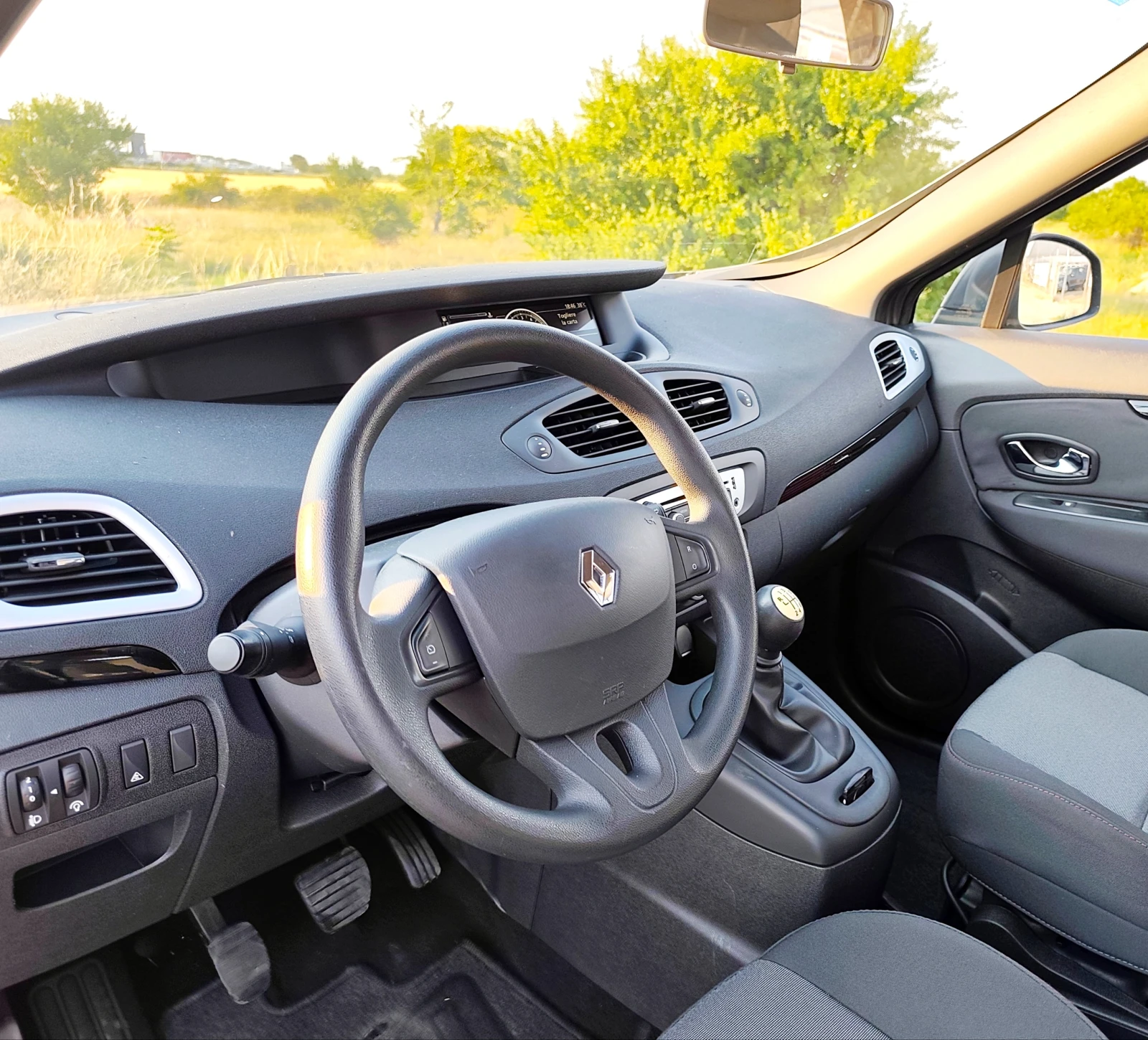 Renault Scenic 1.5dci Х-MOD - изображение 6