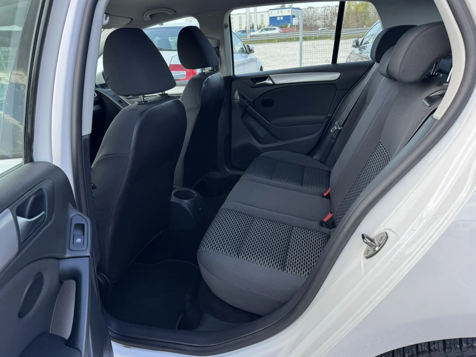 VW Golf 1.4i, снимка 8 - Автомобили и джипове - 54109934