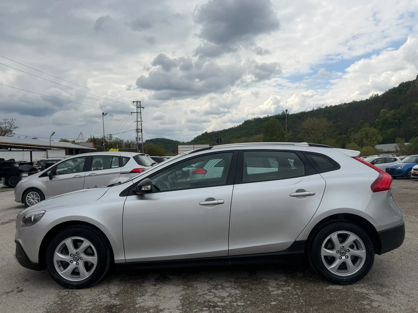 Volvo V40 Cross Country 1.6 D2/ПАРКТРОНИК/ЛЕТИ ДЖ., снимка 6 - Автомобили и джипове - 54382177