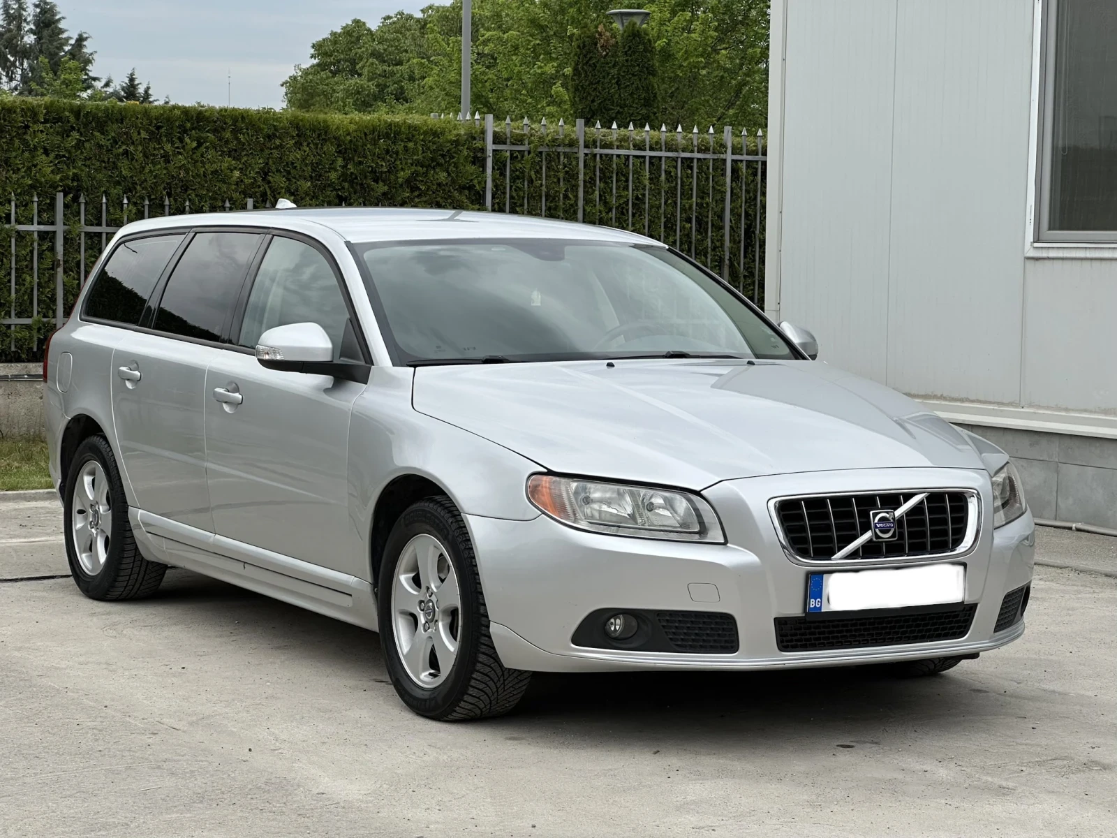 Volvo V70 2.4D Face* Автомат* Регистриран, снимка 2 - Автомобили и джипове - 54465929