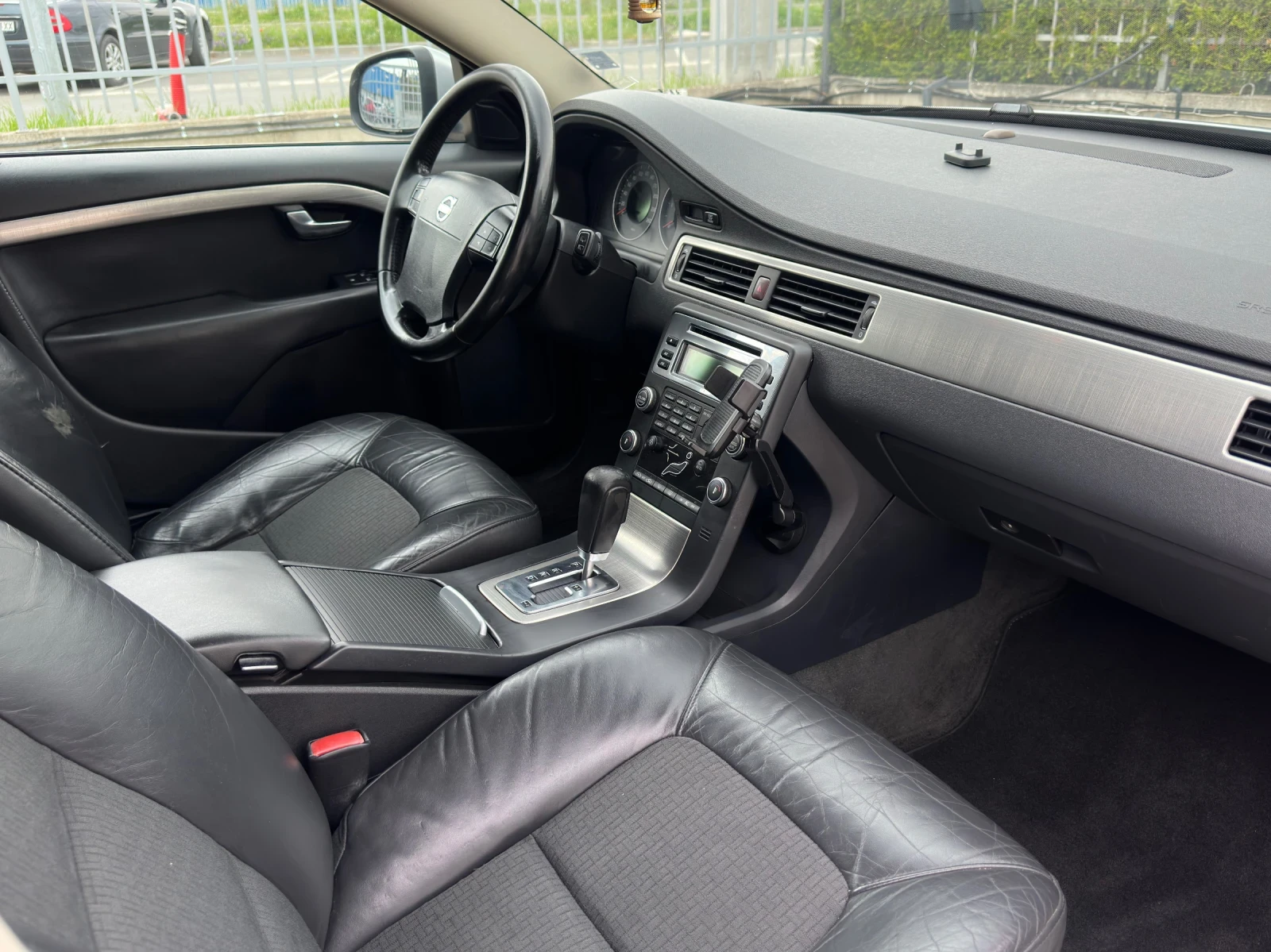 Volvo V70 2.4D Face* Автомат* Регистриран, снимка 8 - Автомобили и джипове - 54465929