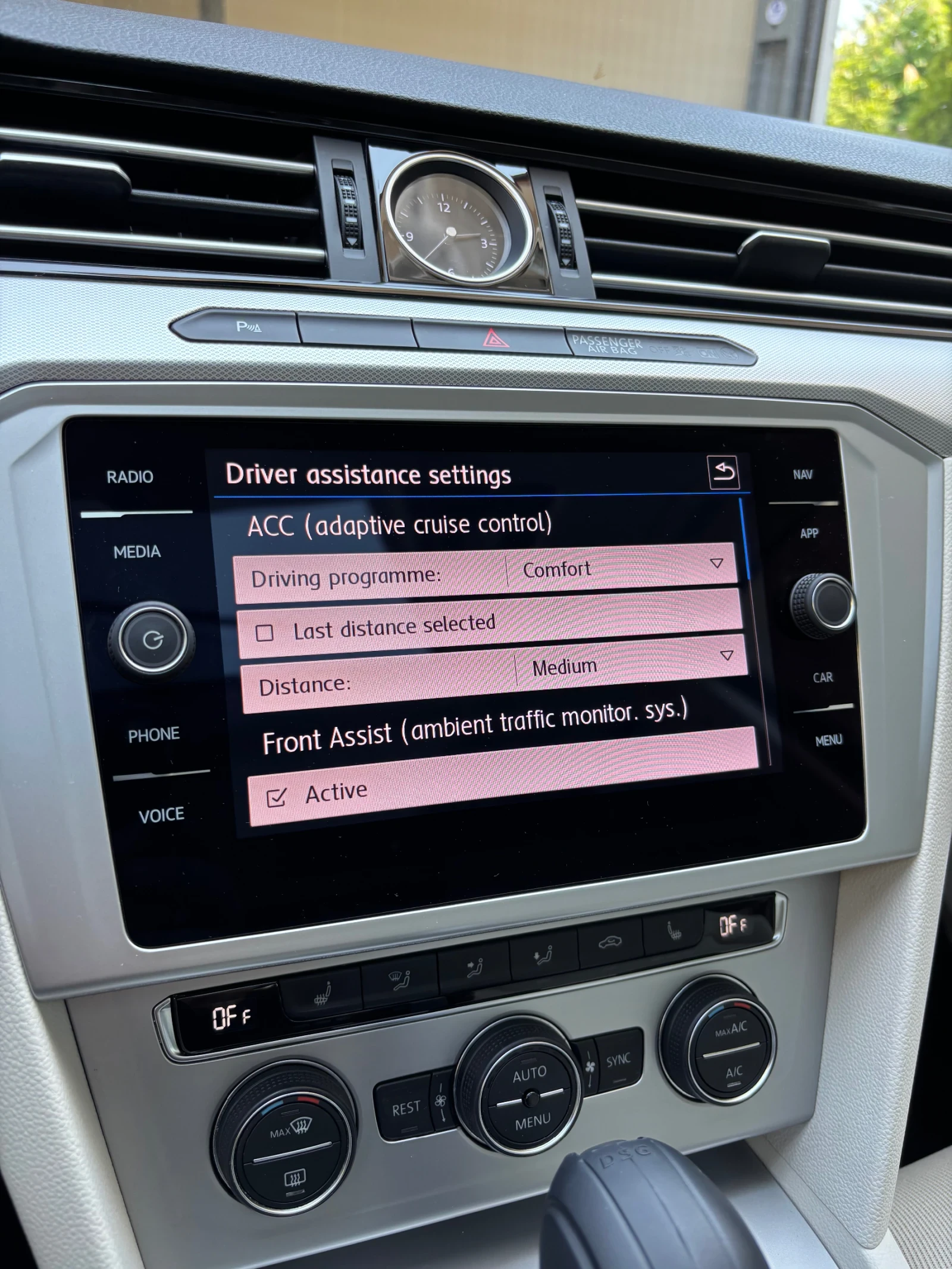 VW Passat     B8 DSG PANORAMA ACC LED DAS WELTAUTO, снимка 13 - Автомобили и джипове - 54514991