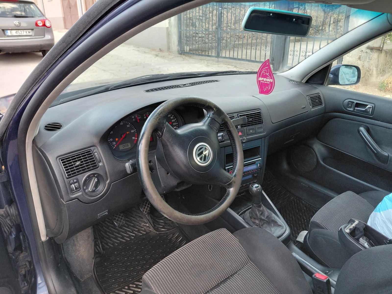 VW Golf 1.6i, снимка 3 - Автомобили и джипове - 55106125