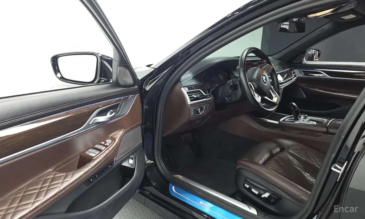 BMW 740 * 740Li xDrive Design Pure Excellence * ТЕЛЕВИЗОРИ, снимка 10 - Автомобили и джипове - 55564877