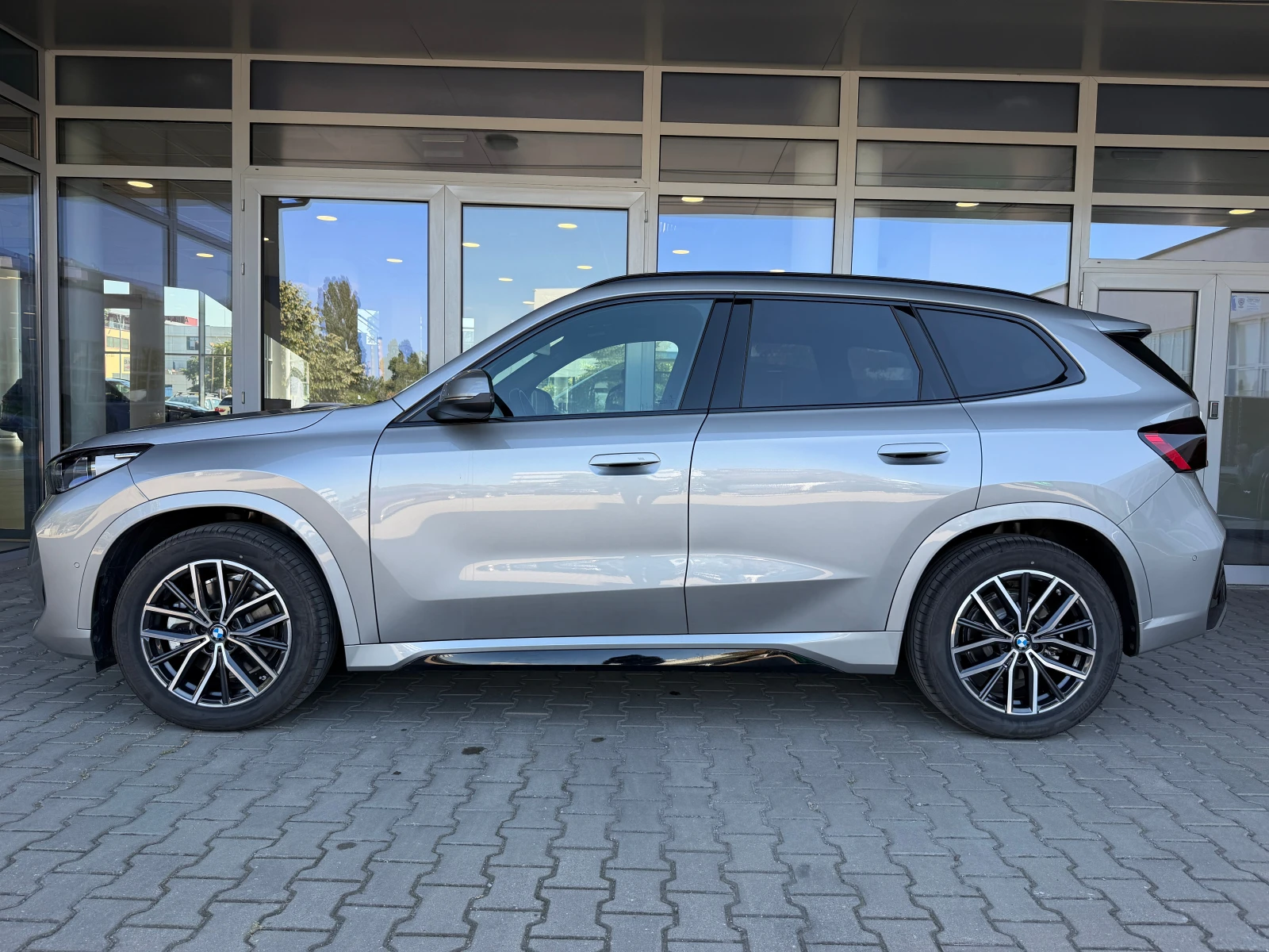 BMW iX1 xDrive30 M, снимка 3 - Автомобили и джипове - 55702638